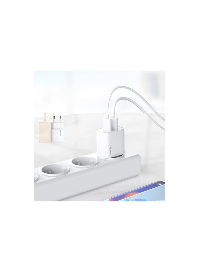 L-2A101 Dual Port Mini Fast Charger 2.1A White